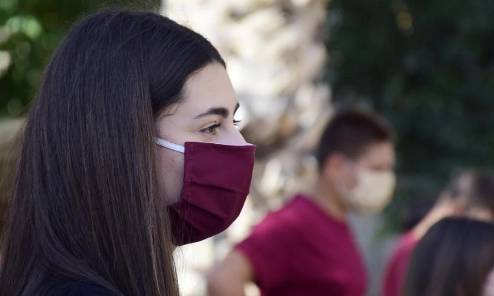 Κορονοϊός: Αλλάζουν οι κανονισμοί για τη χρήση μάσκας από τον ΠΟΥ